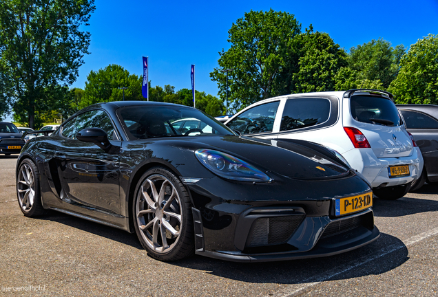 Porsche 718 Cayman GT4