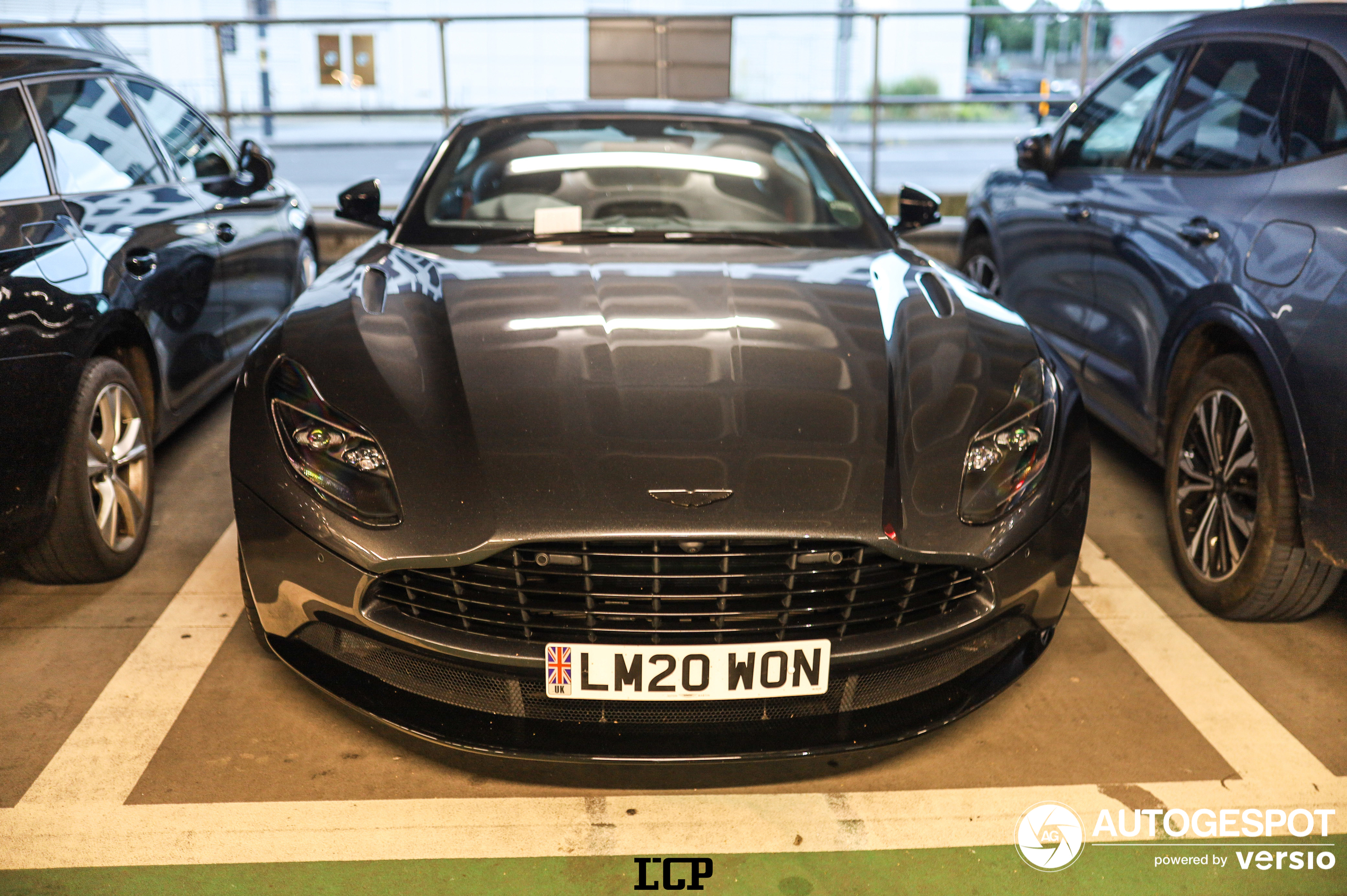 Aston Martin DB11 V8