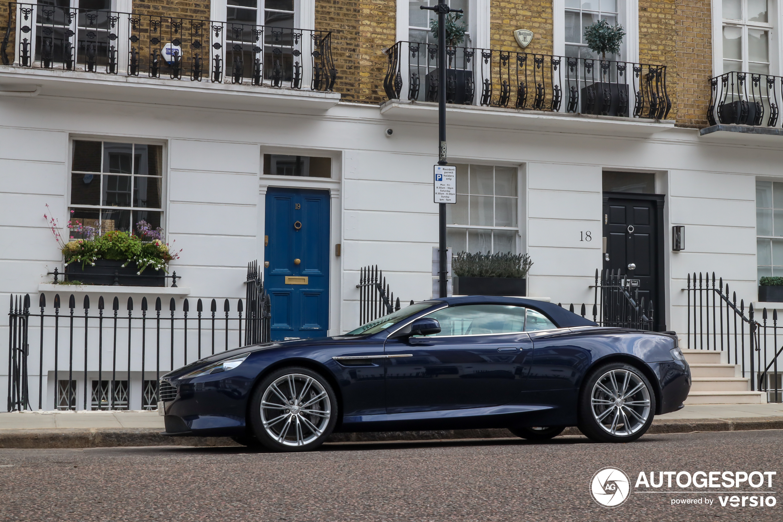 Aston Martin DB9 Volante 2013