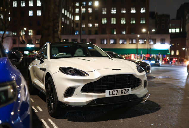 Aston Martin DBX