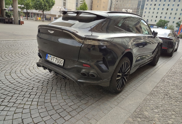 Aston Martin DBX707