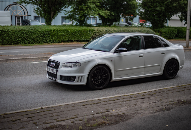 Audi RS4 Sedan