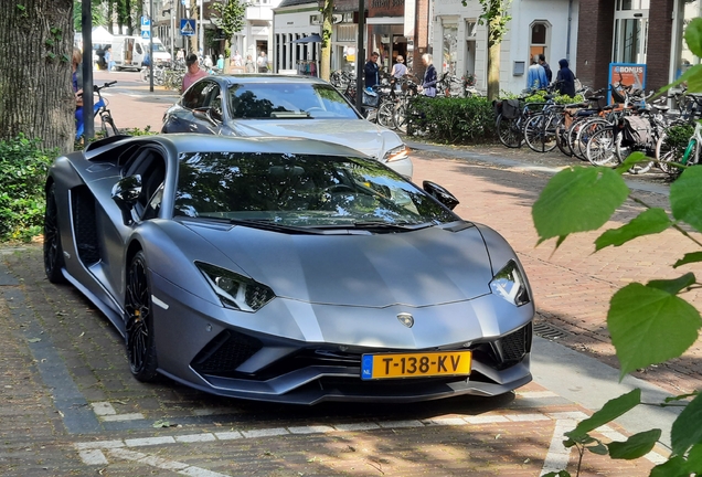 Lamborghini Aventador S LP740-4