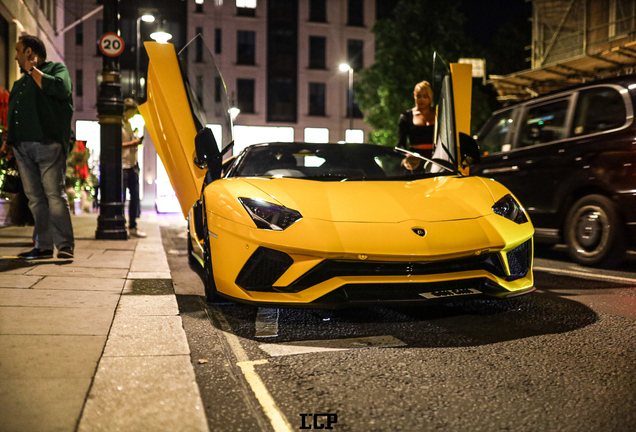 Lamborghini Aventador S LP740-4 Roadster