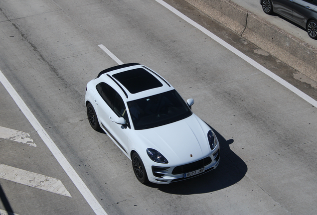 Porsche 95B Macan GTS