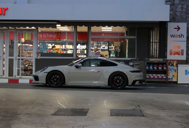 Porsche 992 Carrera 4 GTS