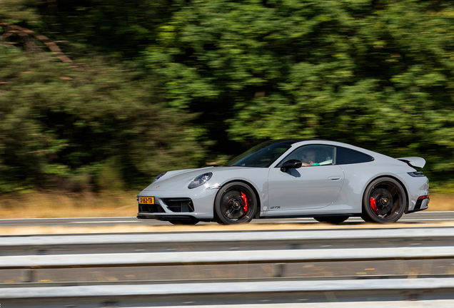 Porsche 992 Carrera 4 GTS