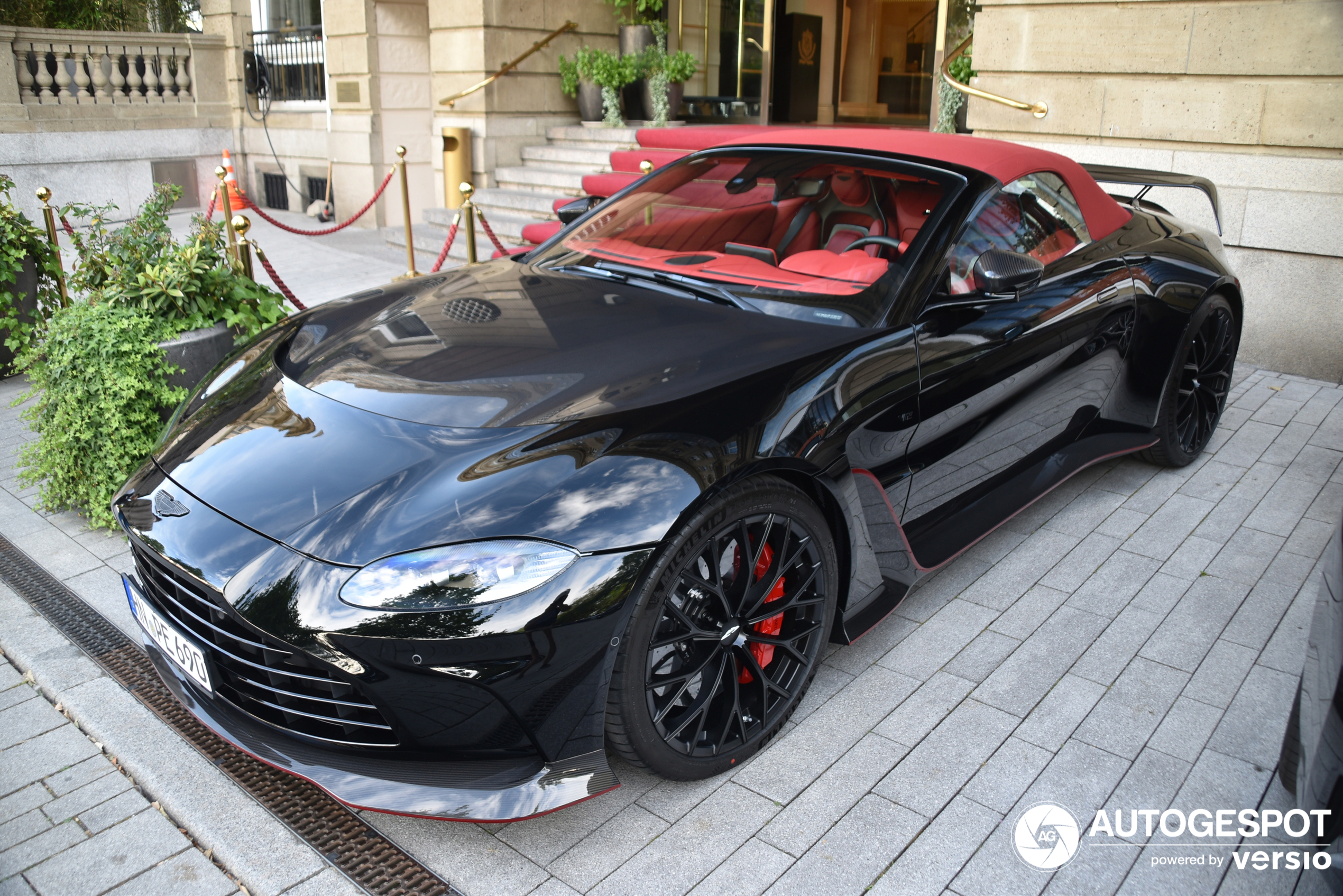 Aston Martin V12 Vantage Roadster 2023