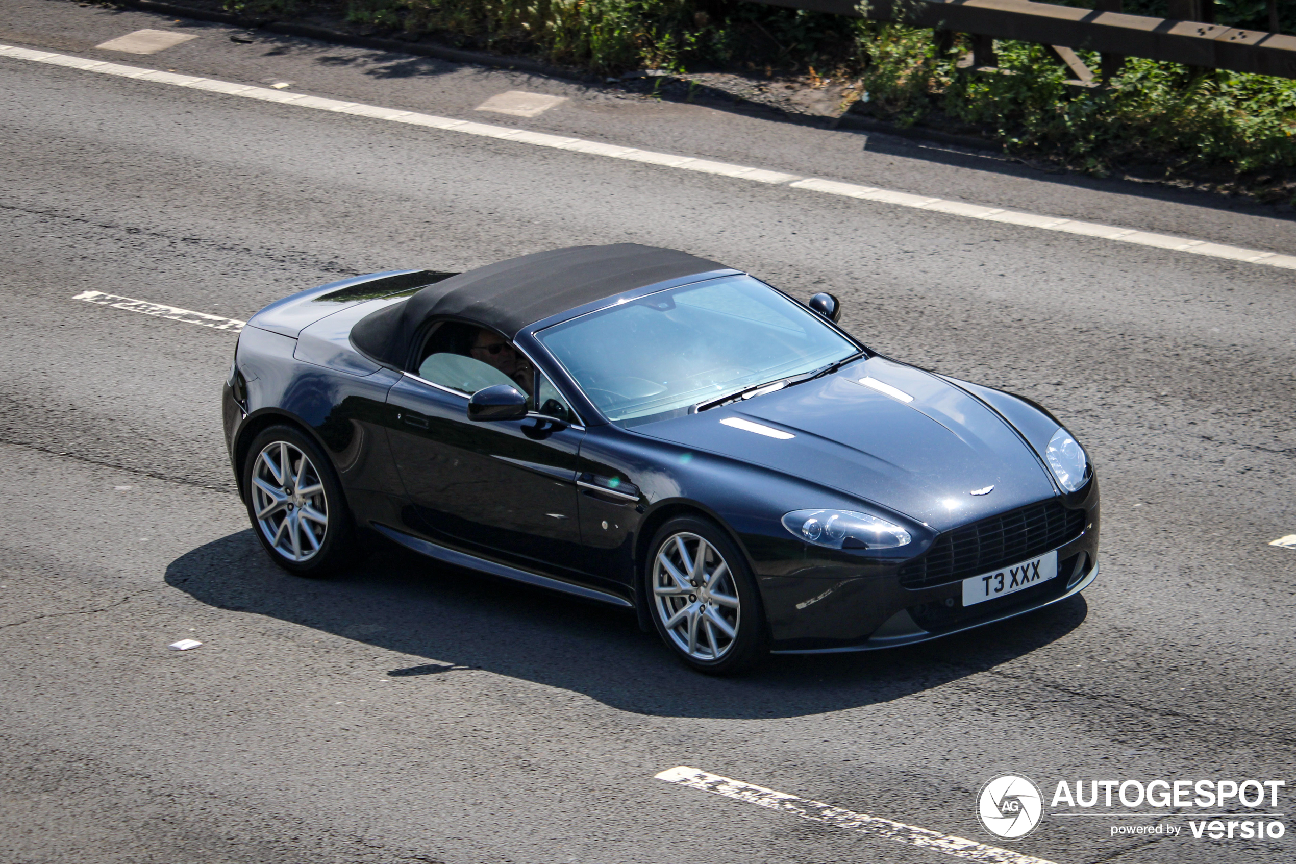 Aston Martin V8 Vantage Roadster 2012