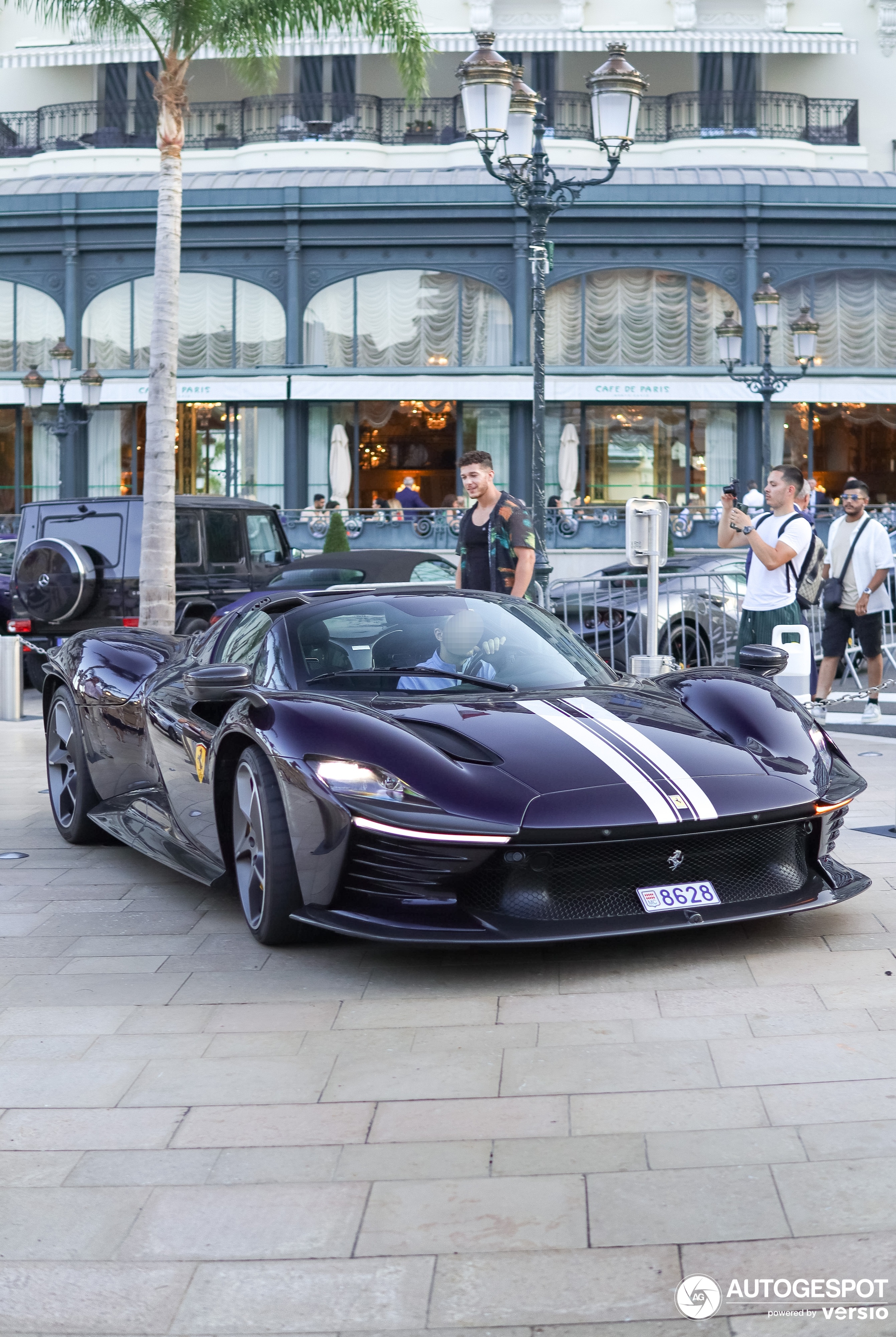 Ljubičasti Ferrari Daytona SP3 pojavio se u Monaku