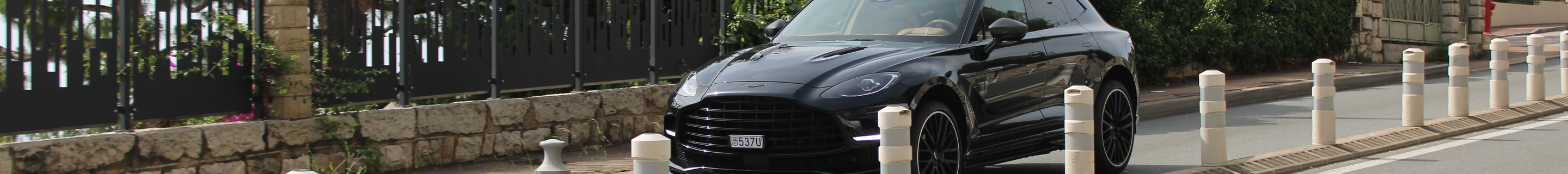 Aston Martin DBX707