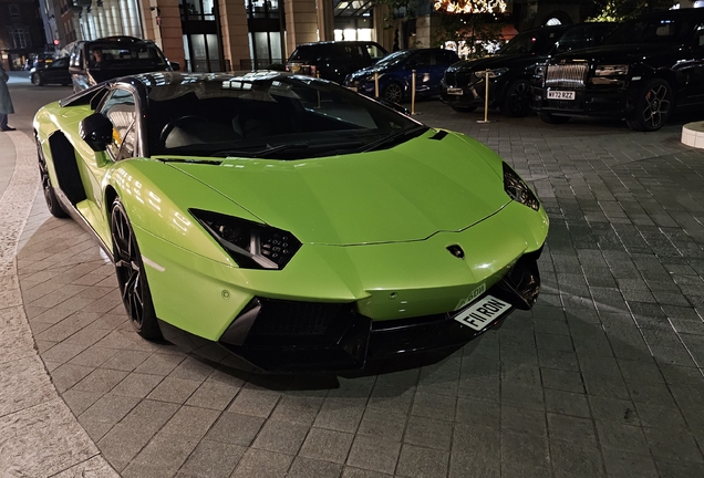 Lamborghini Aventador LP700-4