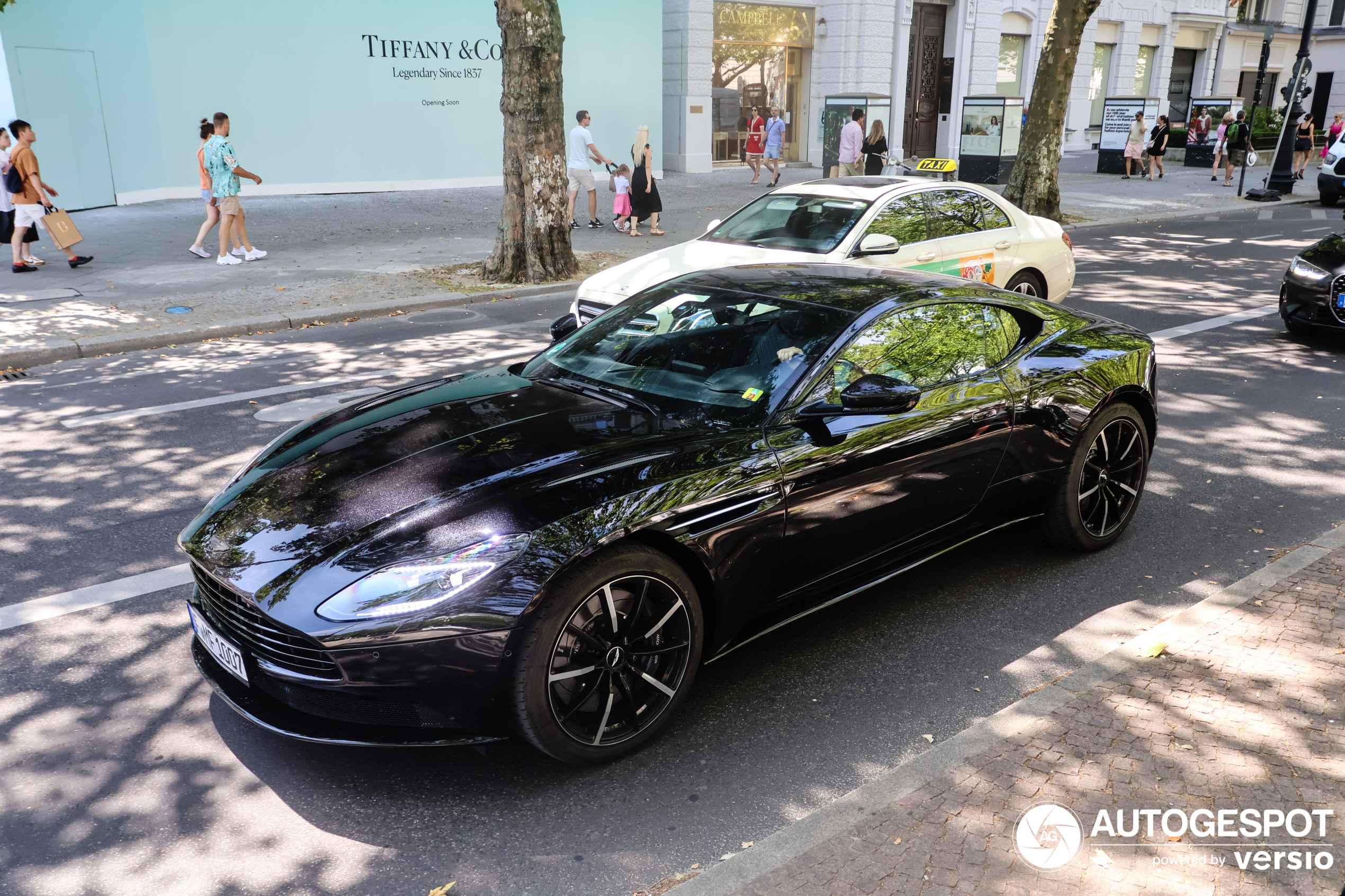 Aston Martin DB11 V8