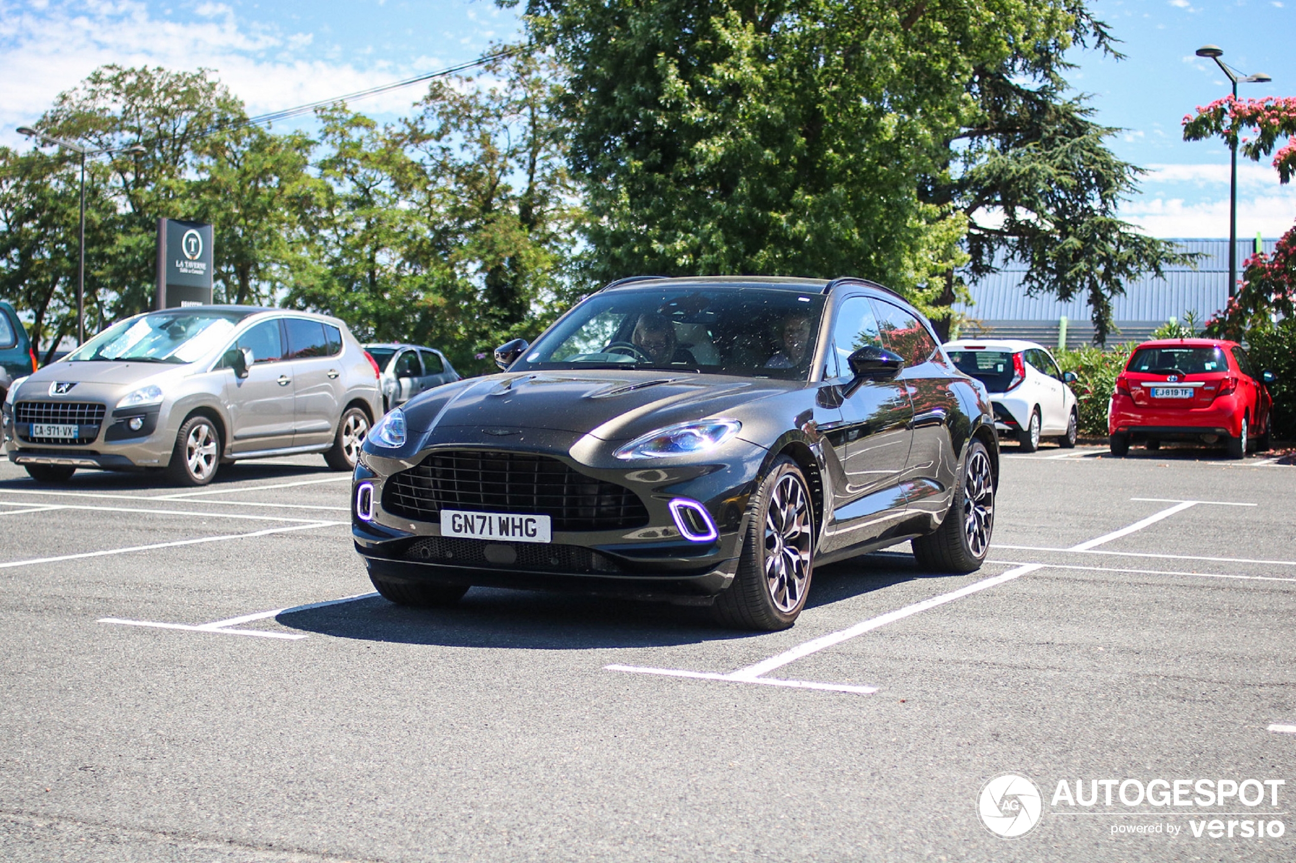 Aston Martin DBX