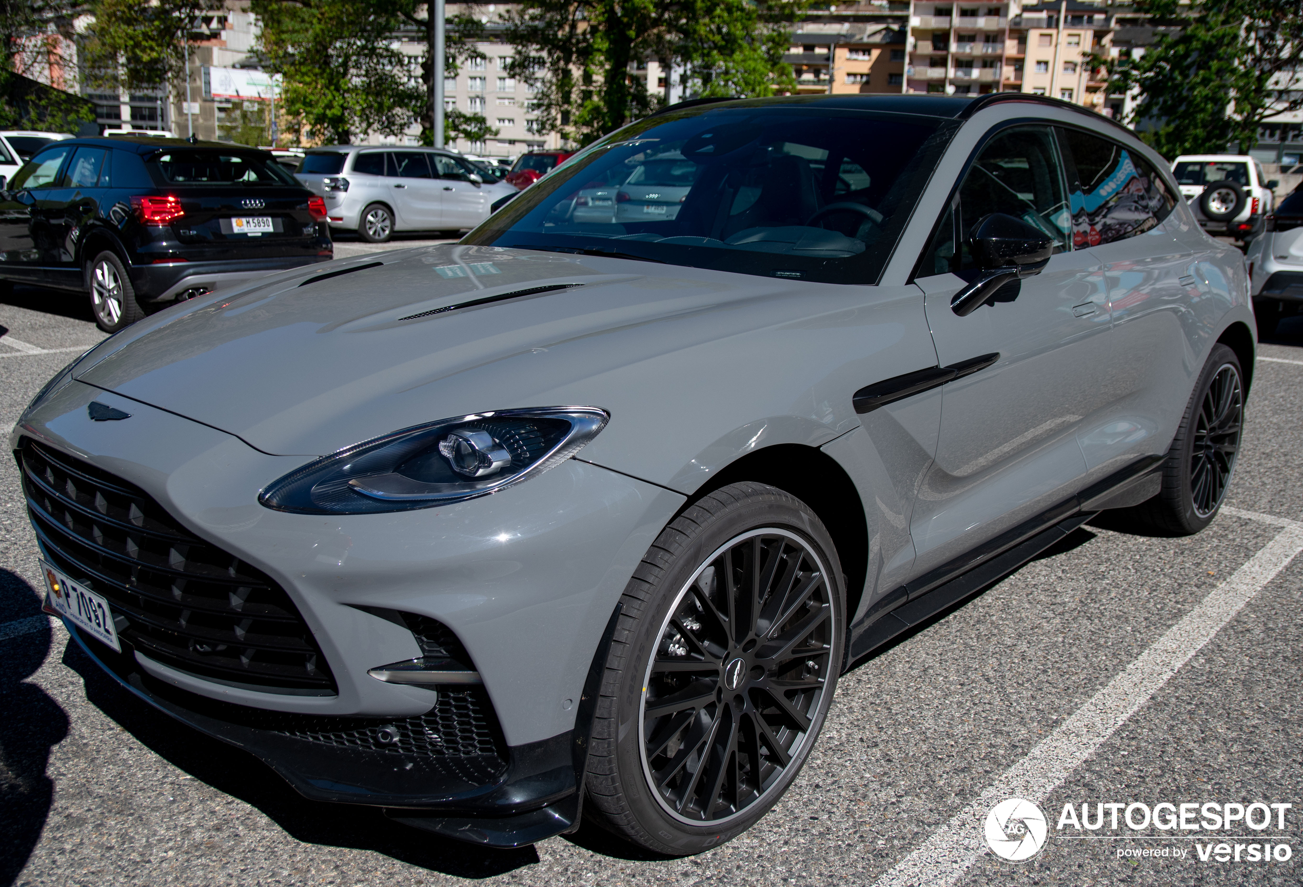 Aston Martin DBX707