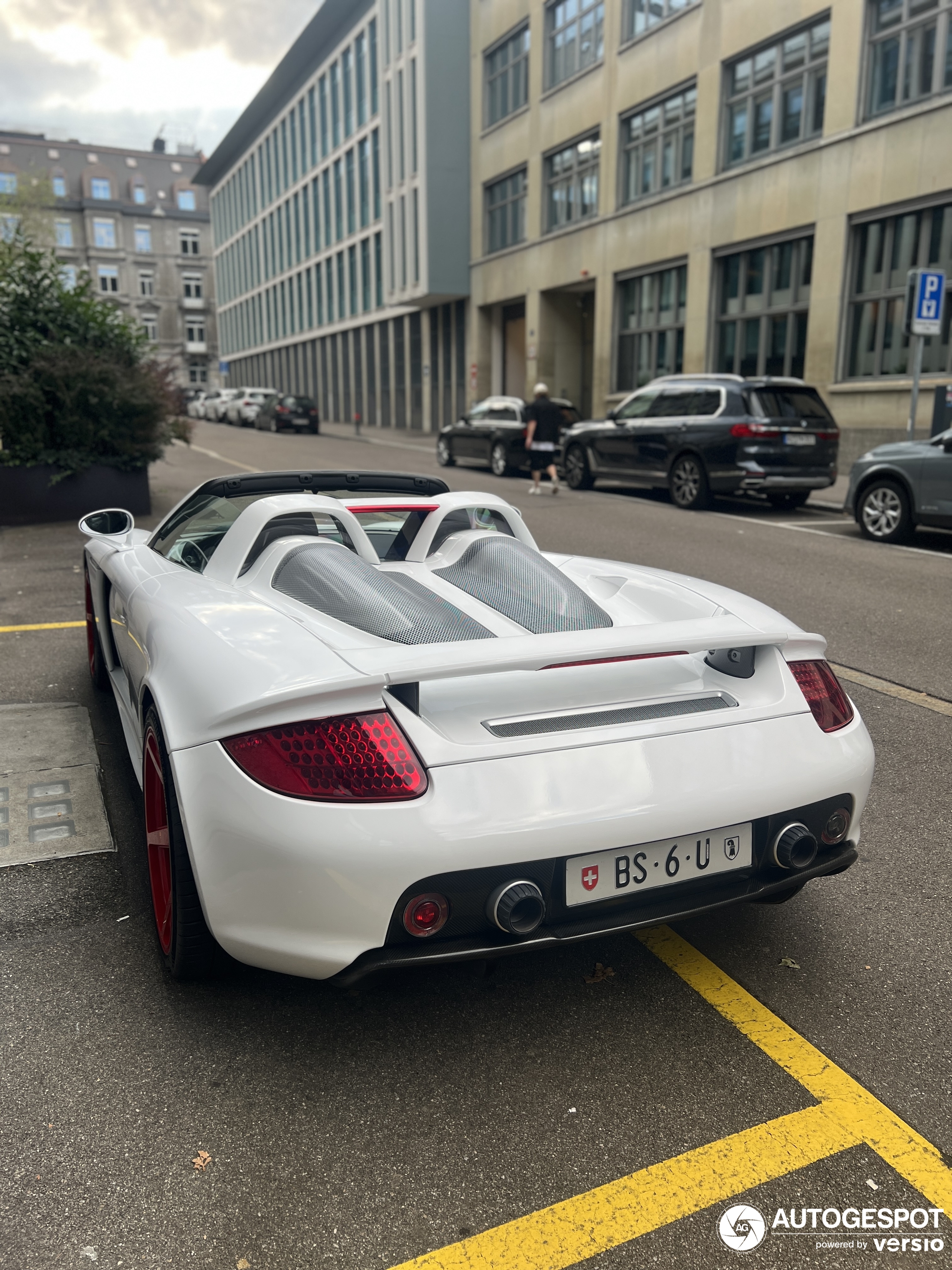 White Carrera GT with red rims is shows up in Zurich
