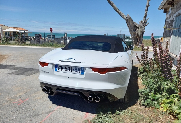 Jaguar F-TYPE R AWD Convertible