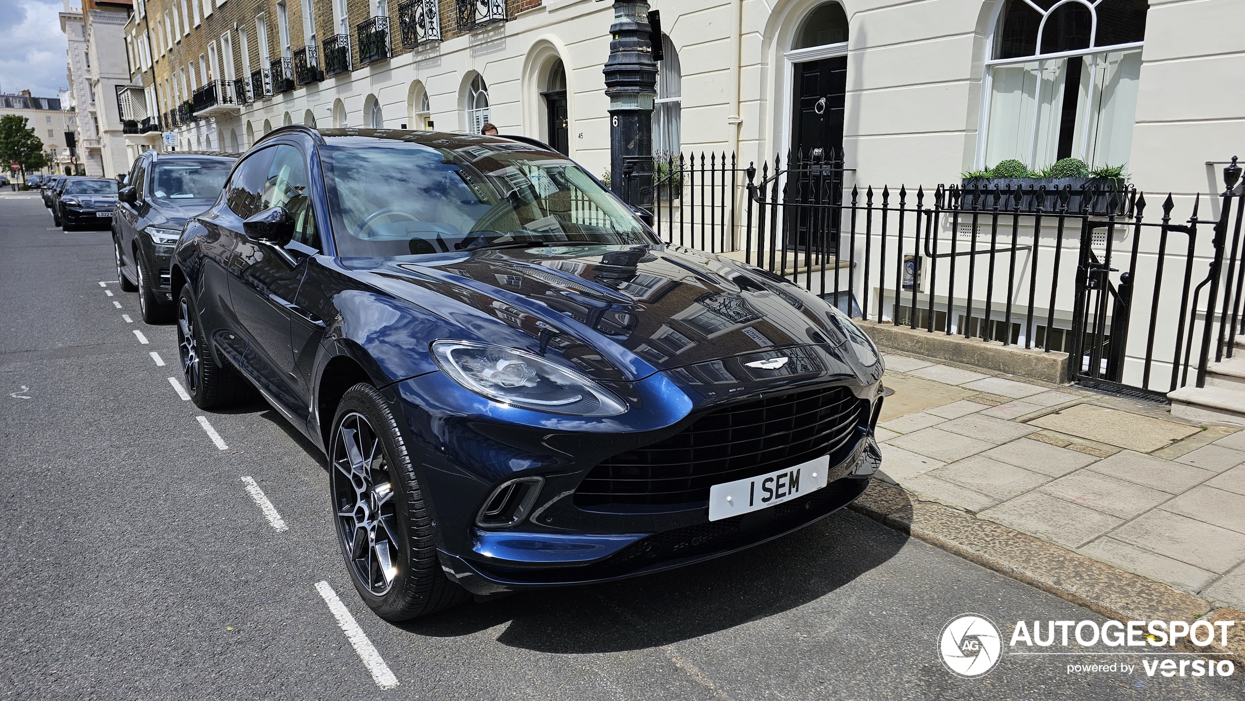 Aston Martin DBX