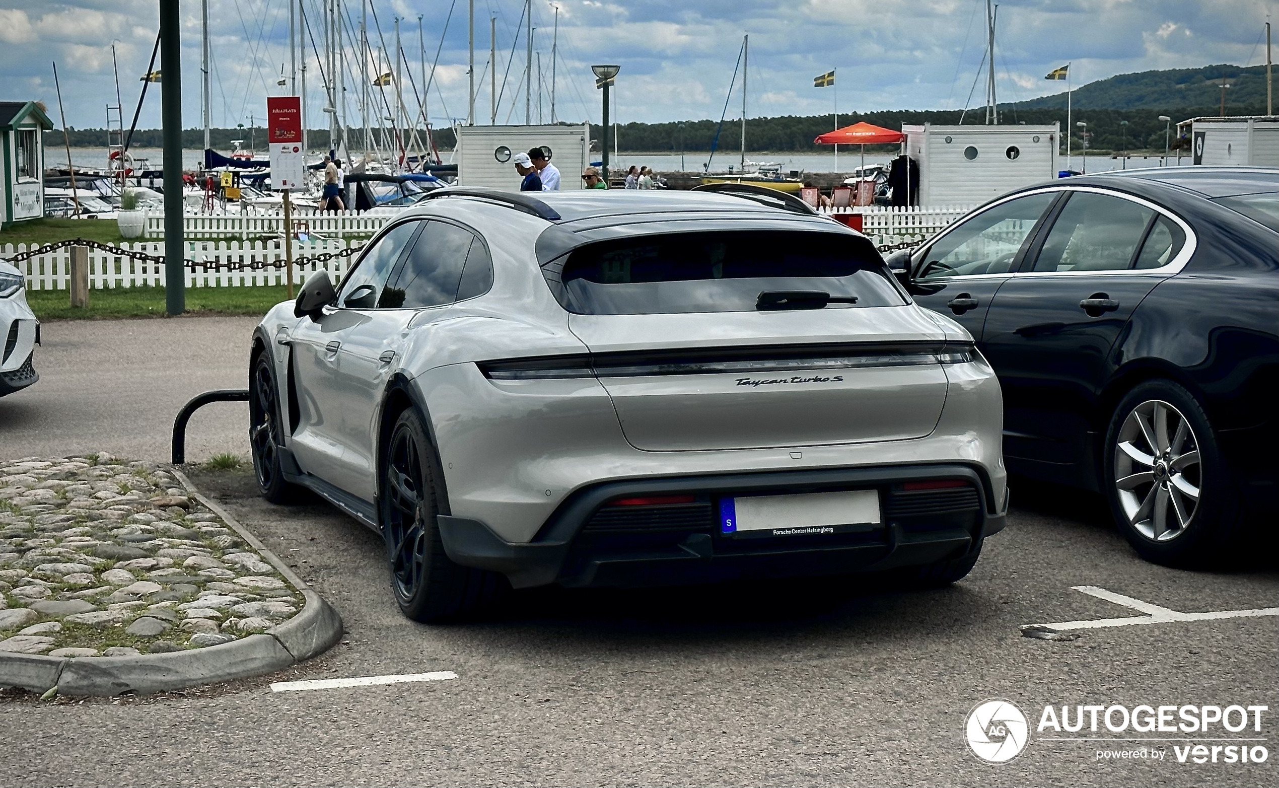 Porsche Taycan Turbo S Cross Turismo