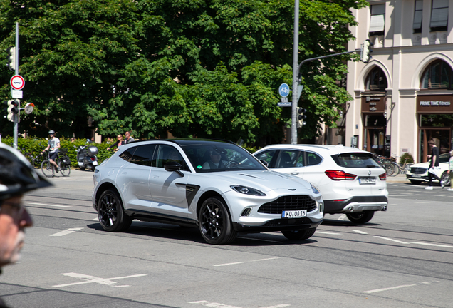 Aston Martin DBX