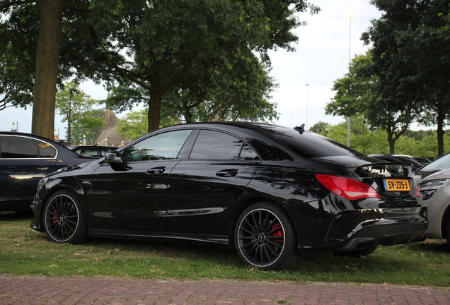 Mercedes-Benz CLA 45 AMG C117