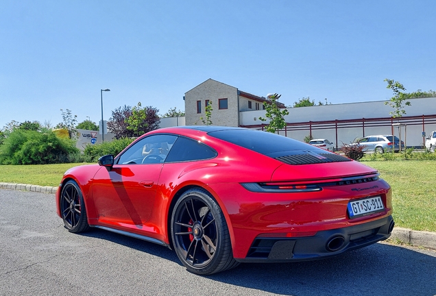 Porsche 992 Carrera 4 GTS