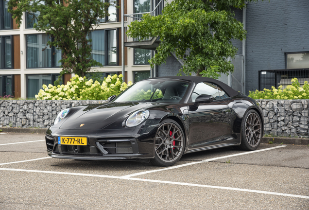 Porsche 992 Carrera 4S Cabriolet