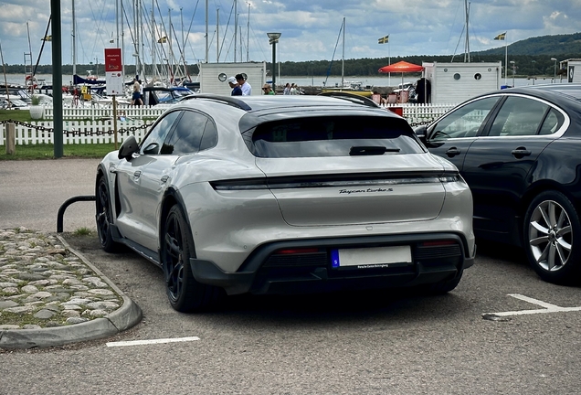 Porsche Taycan Turbo S Cross Turismo