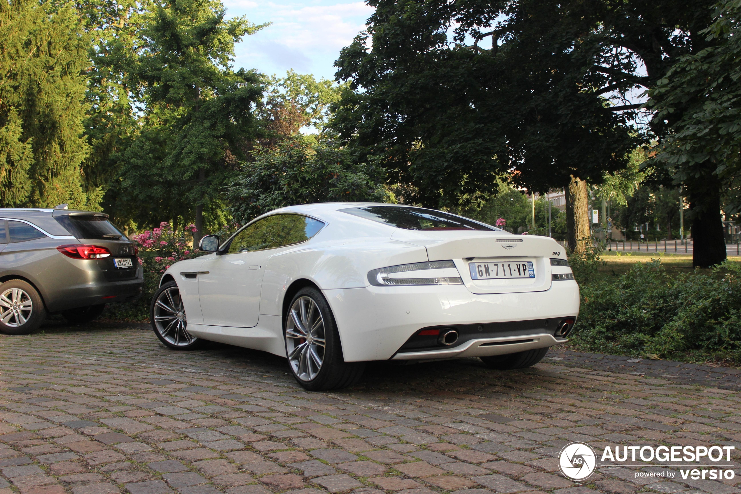 Aston Martin DB9 2013