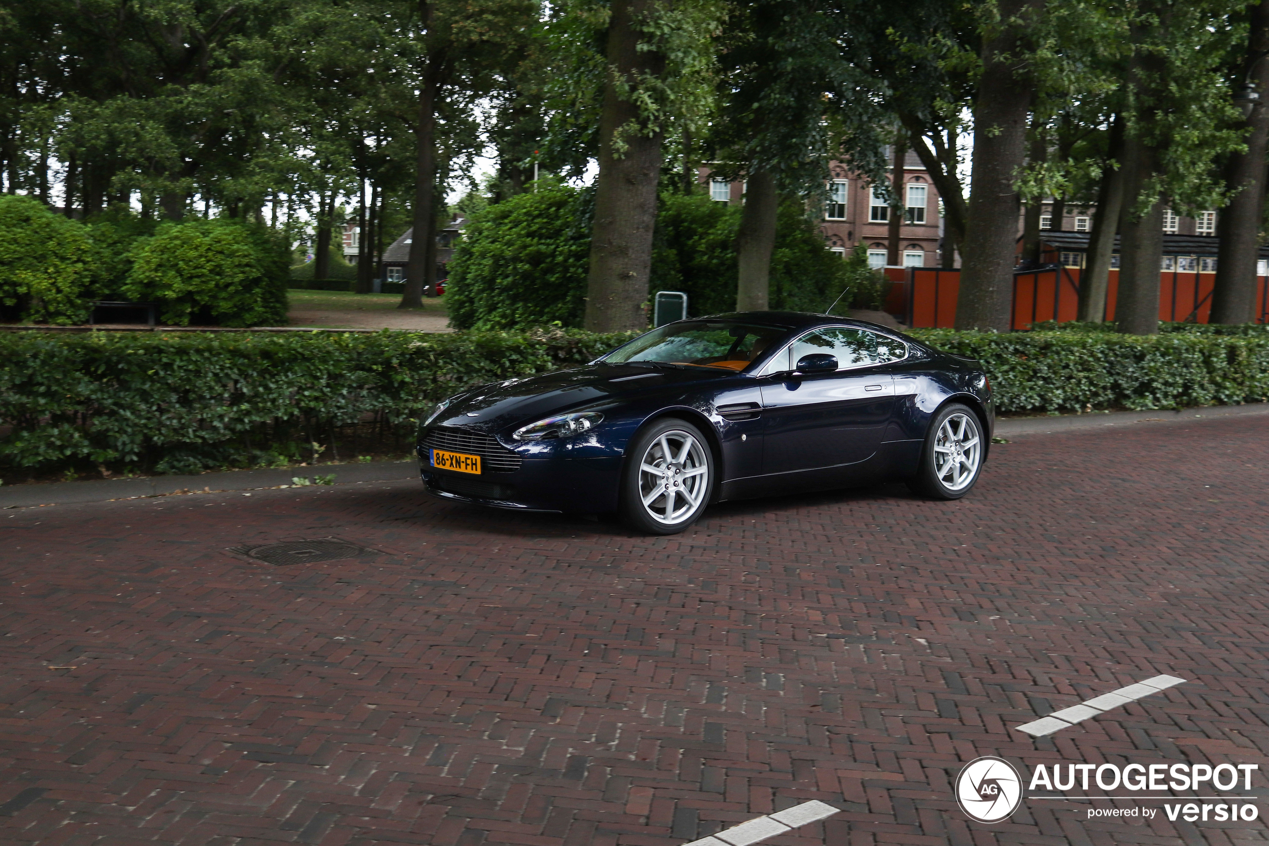 Aston Martin V8 Vantage