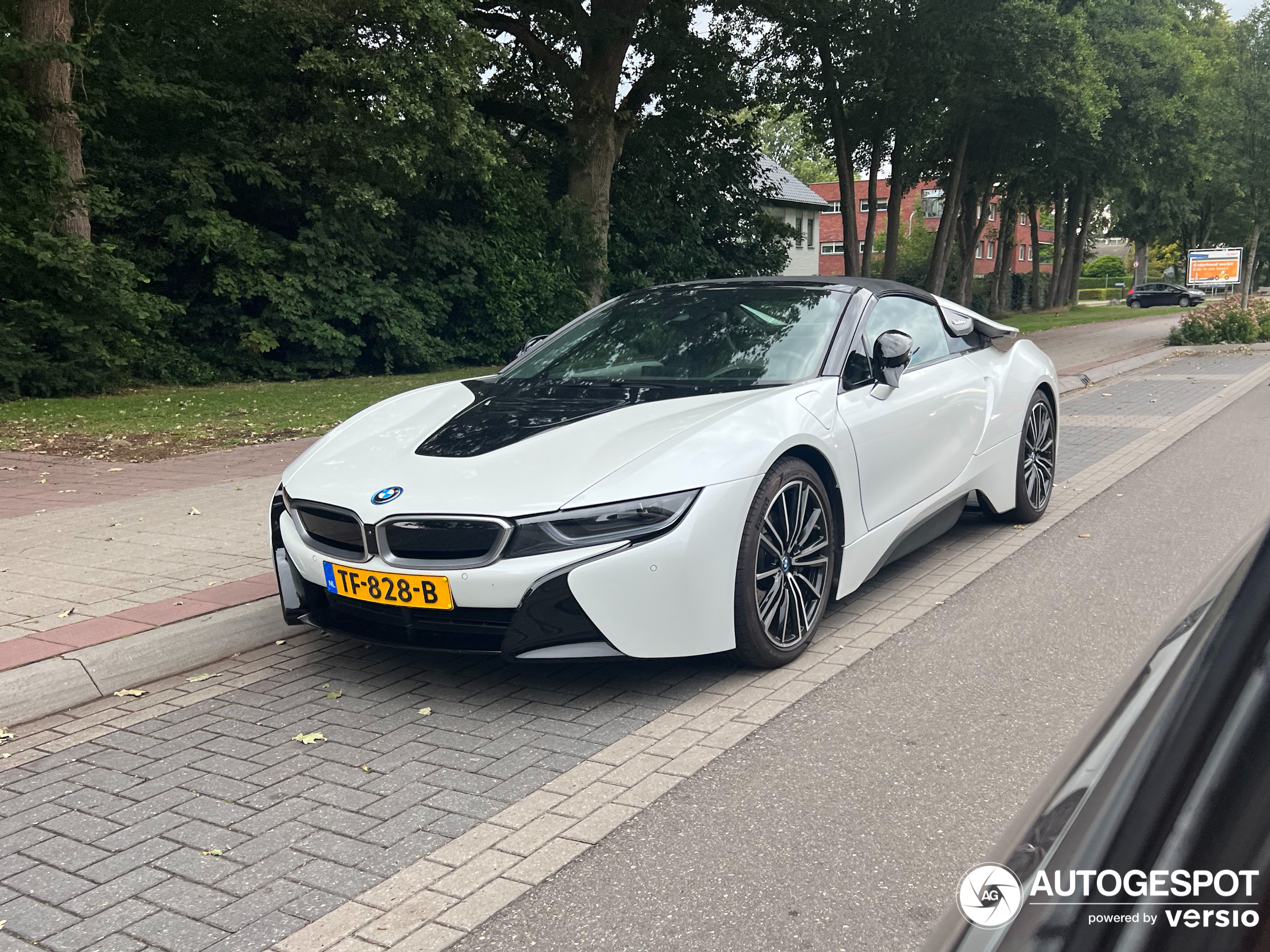 BMW i8 Roadster