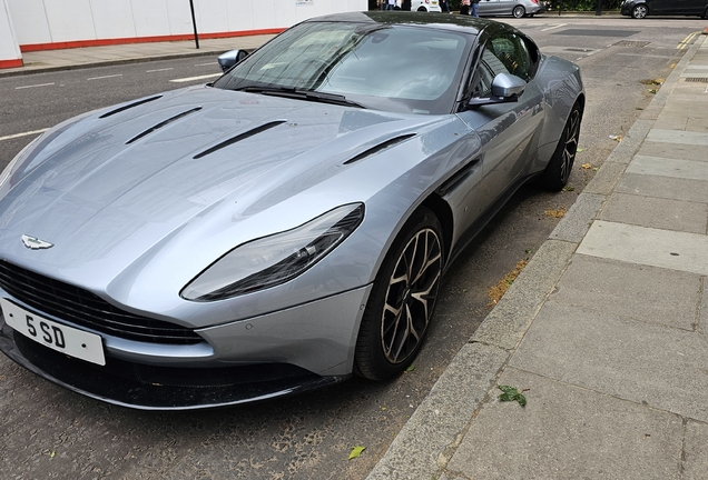 Aston Martin DB11