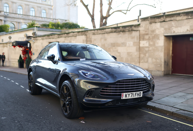 Aston Martin DBX