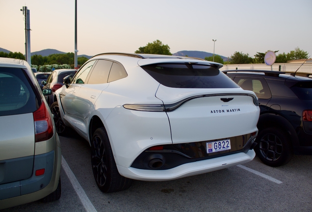 Aston Martin DBX