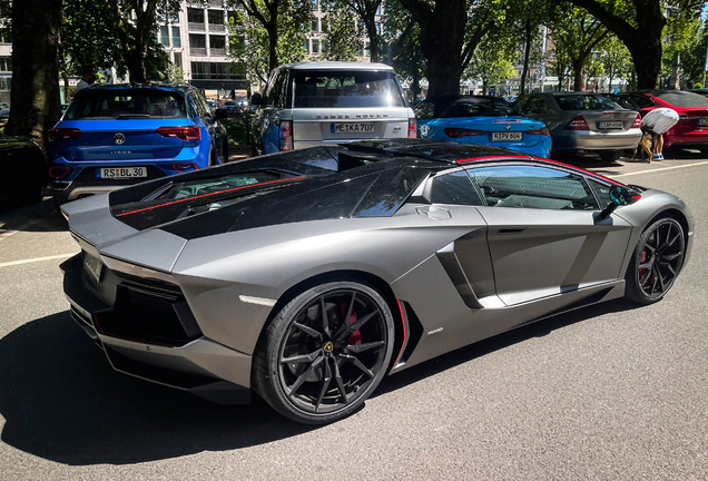 Lamborghini Aventador LP700-4 Roadster Pirelli Edition