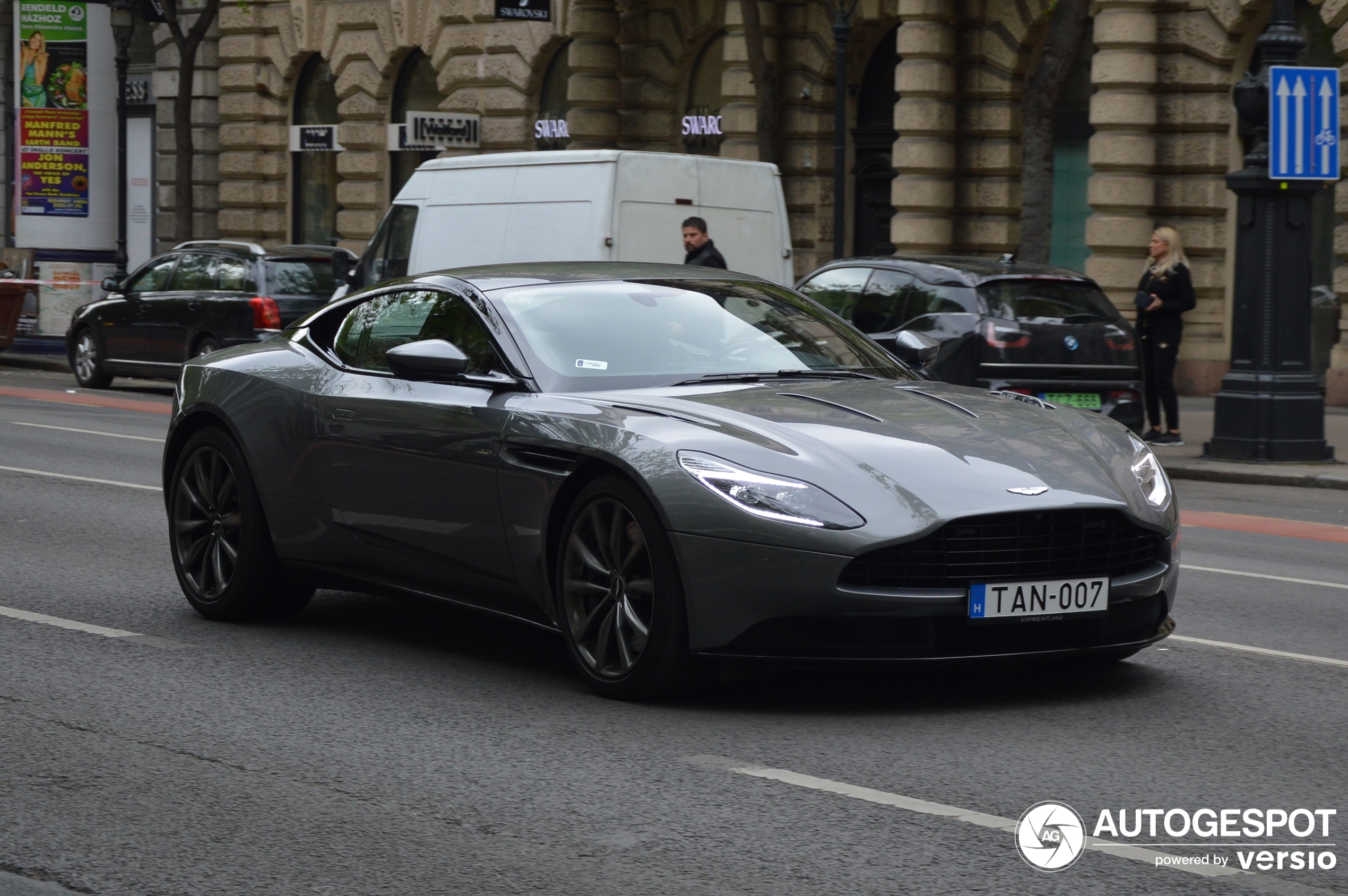 Aston Martin DB11