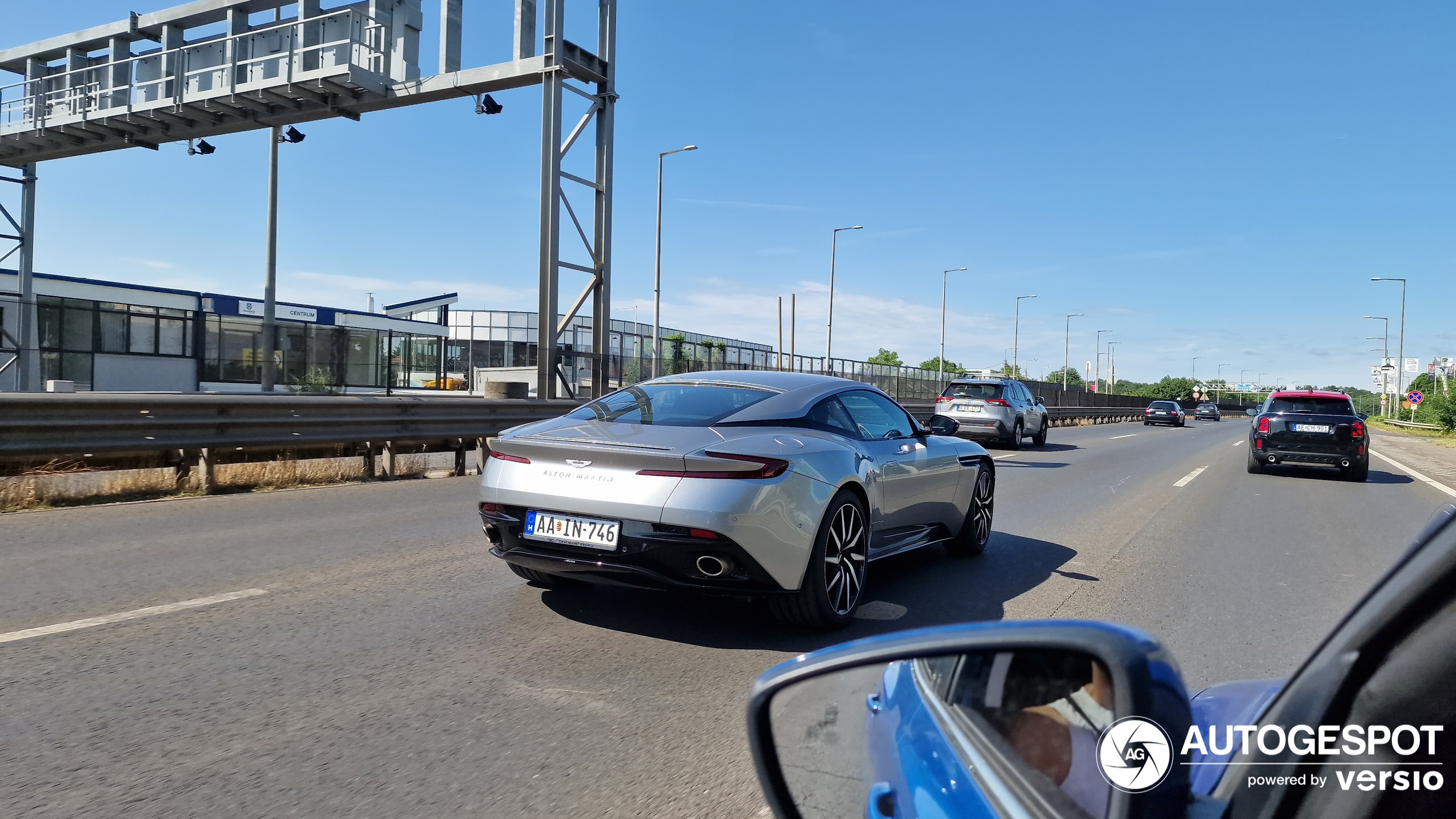 Aston Martin DB11 V8