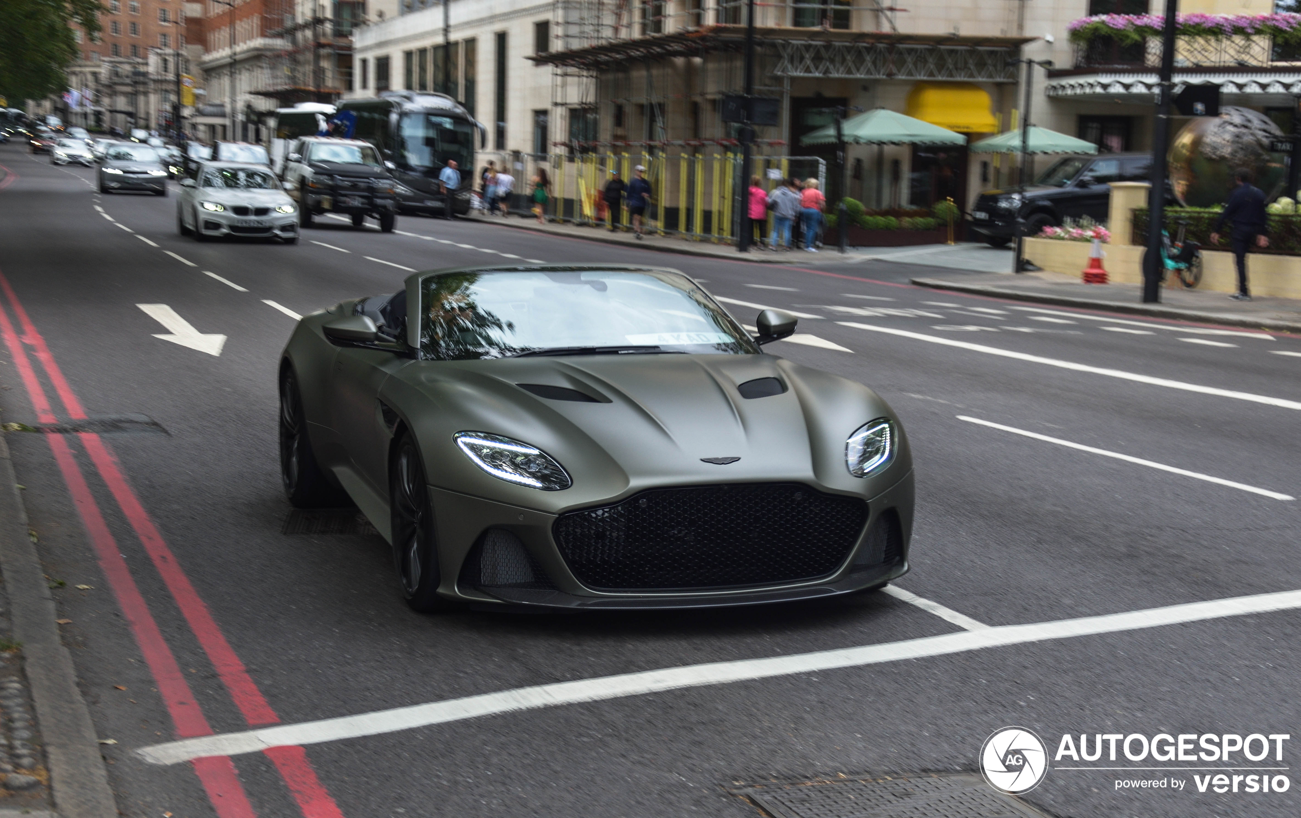 Aston Martin DBS Superleggera Volante