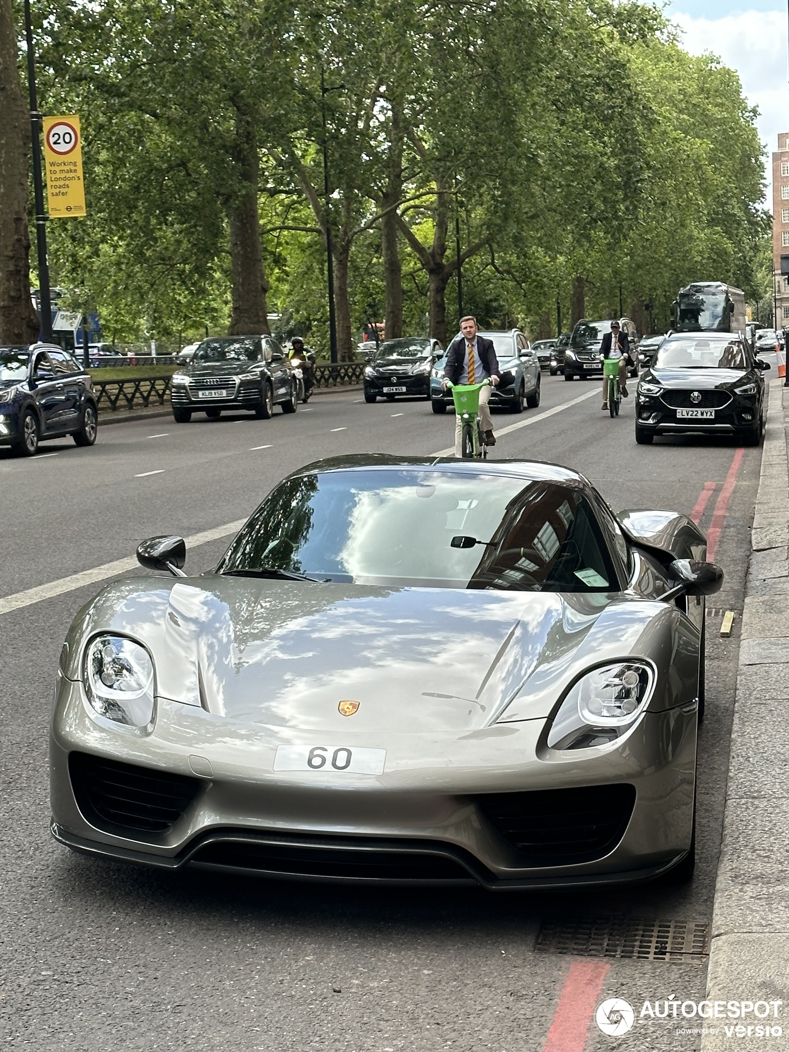 Porsche 918 Spyder Weissach Package