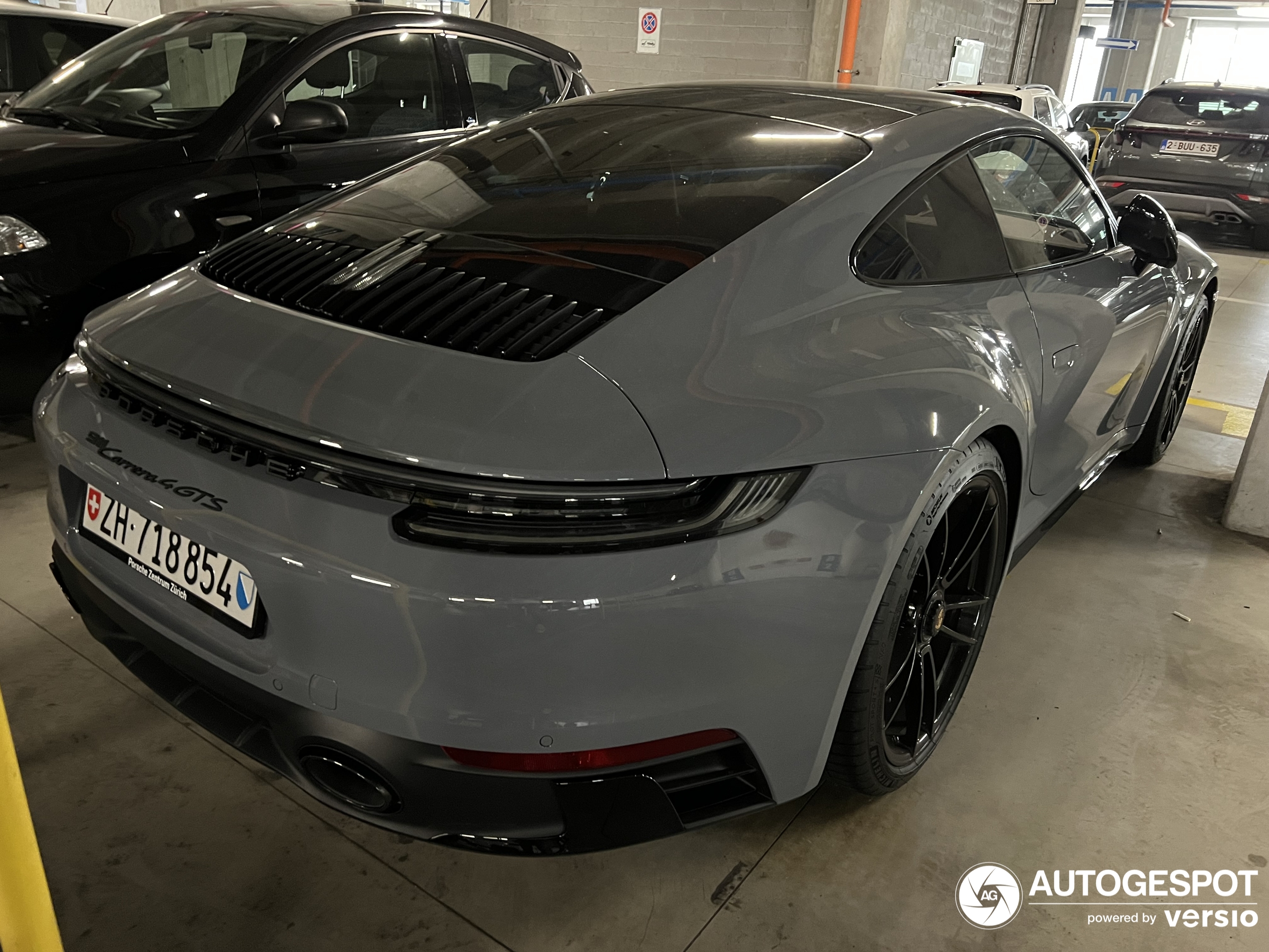 Porsche 992 Carrera 4 GTS