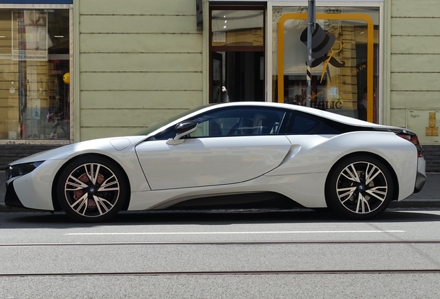 BMW i8