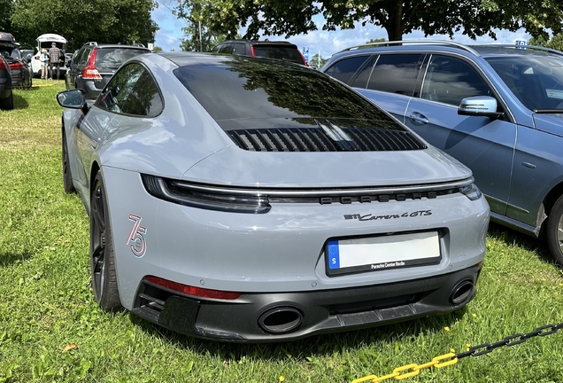 Porsche 992 Carrera 4 GTS