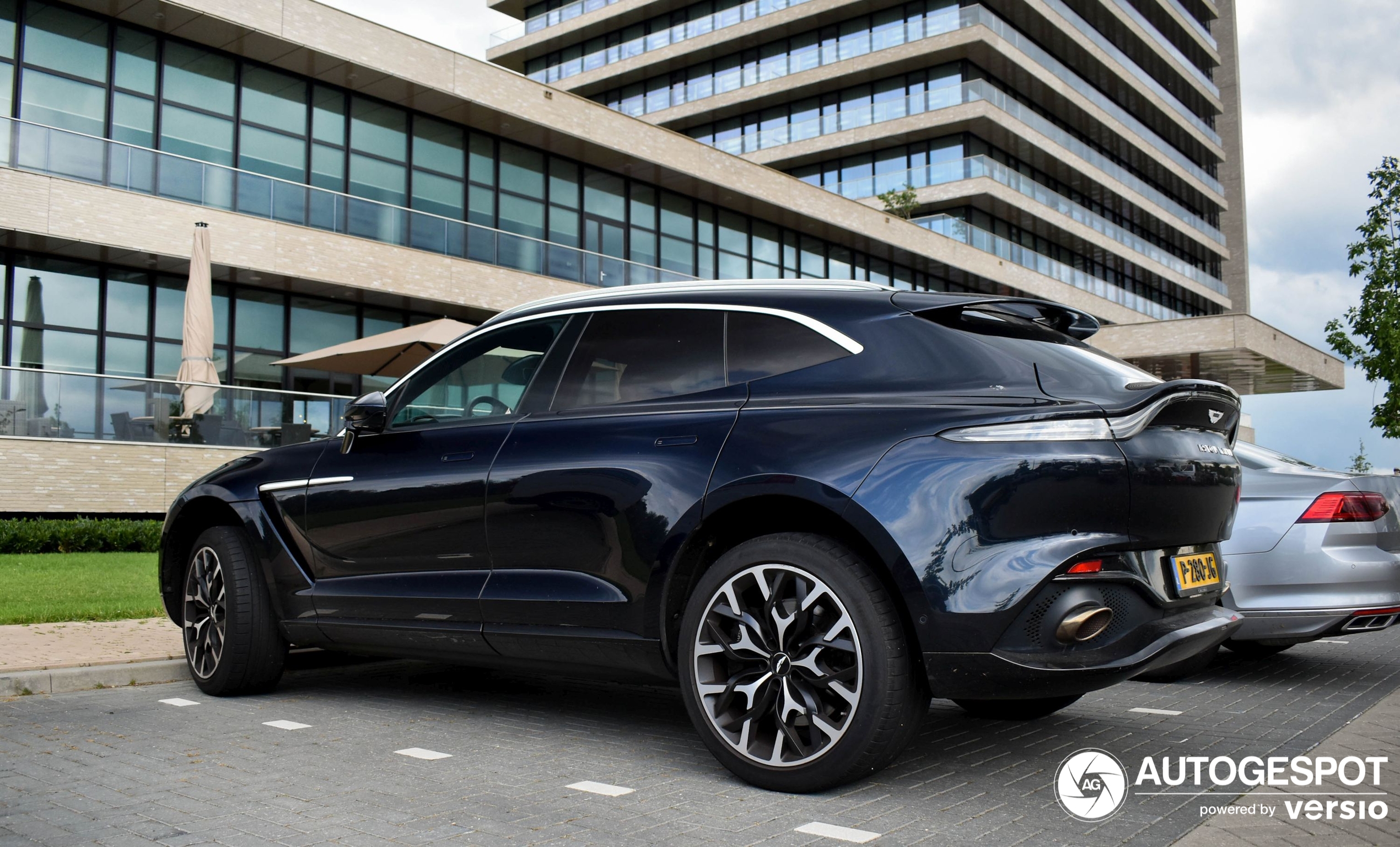 Aston Martin DBX