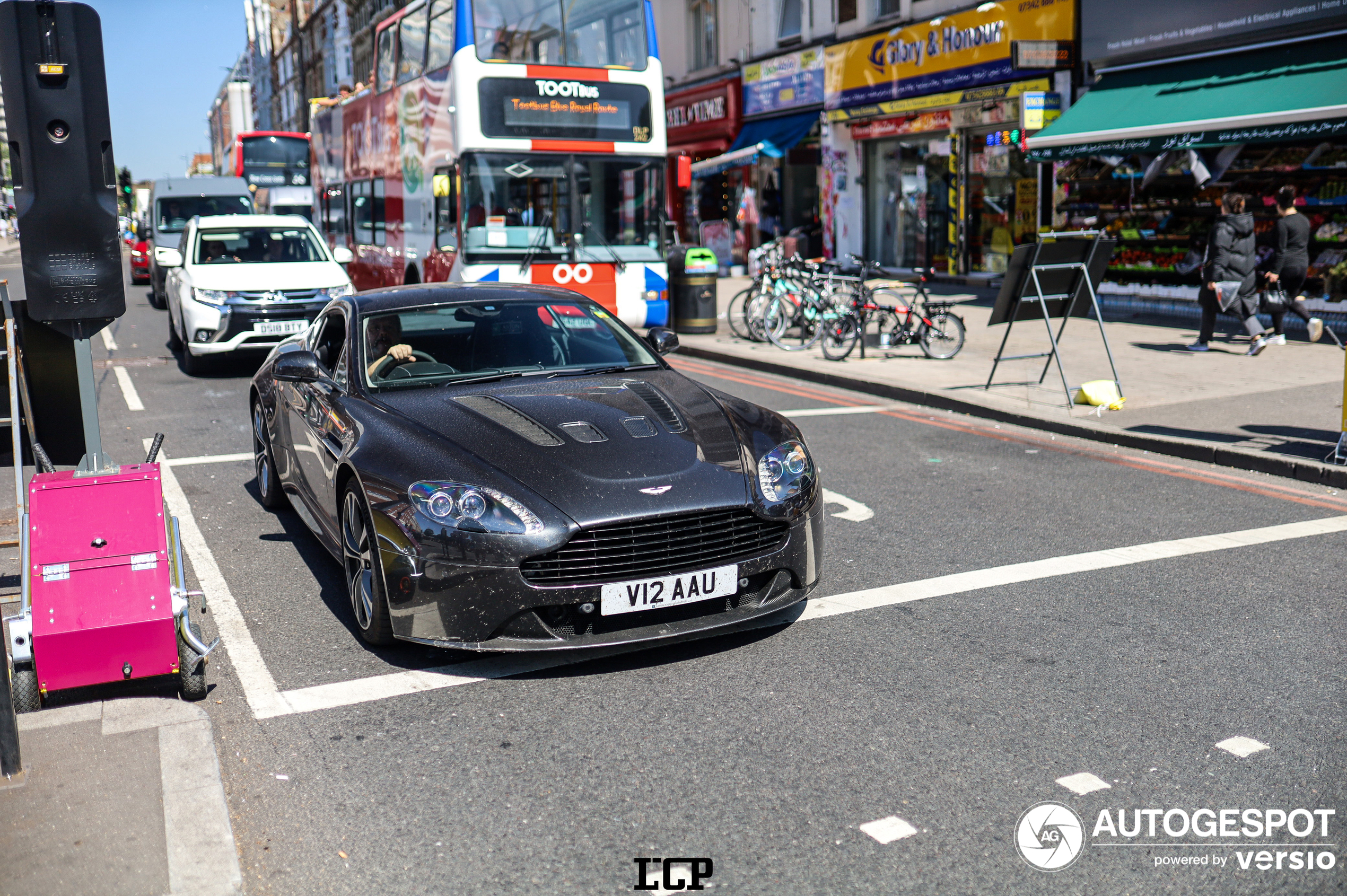 Aston Martin V12 Vantage