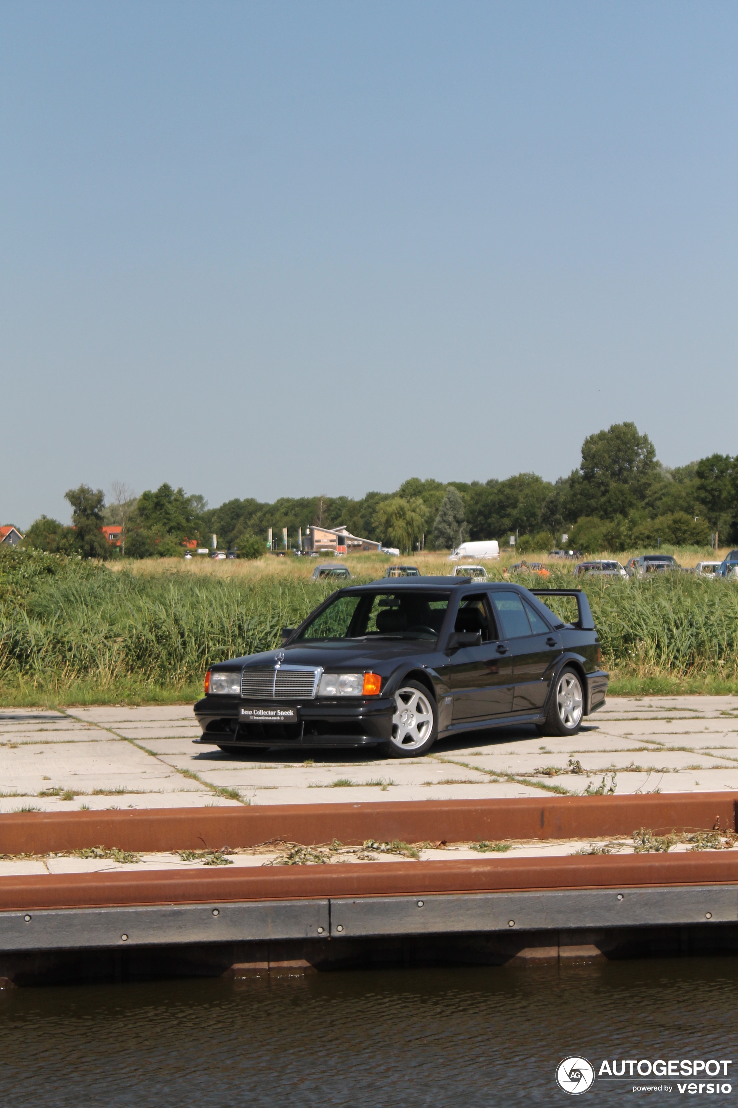 Jedan od najlegendarnijih uličnih automobila koje je Mercedes ikada proizveo je Mercedes-Benz 190E 2.5-16v EVO II