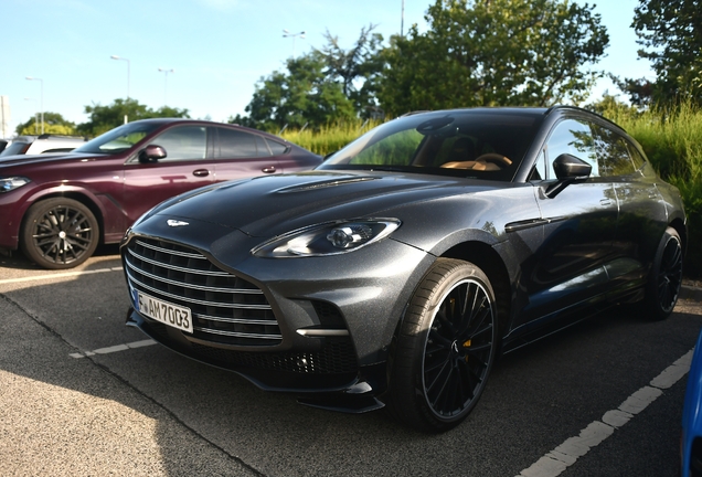 Aston Martin DBX707