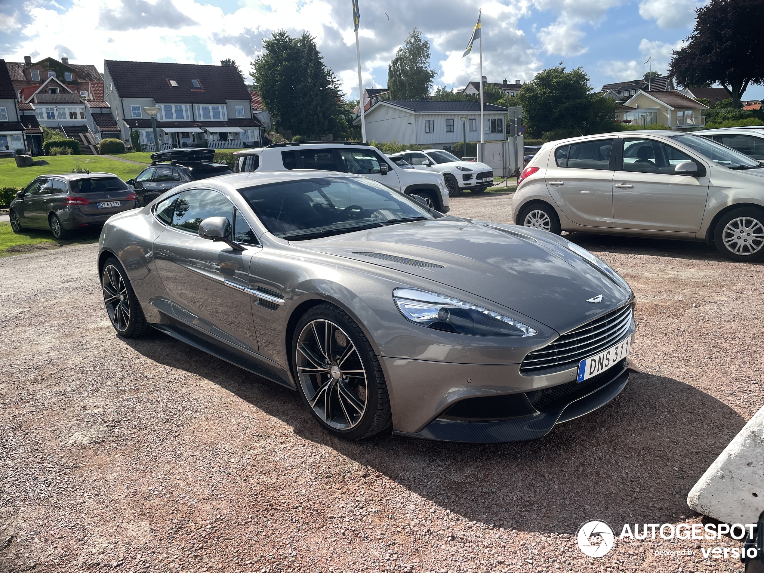 Aston Martin Vanquish 2013