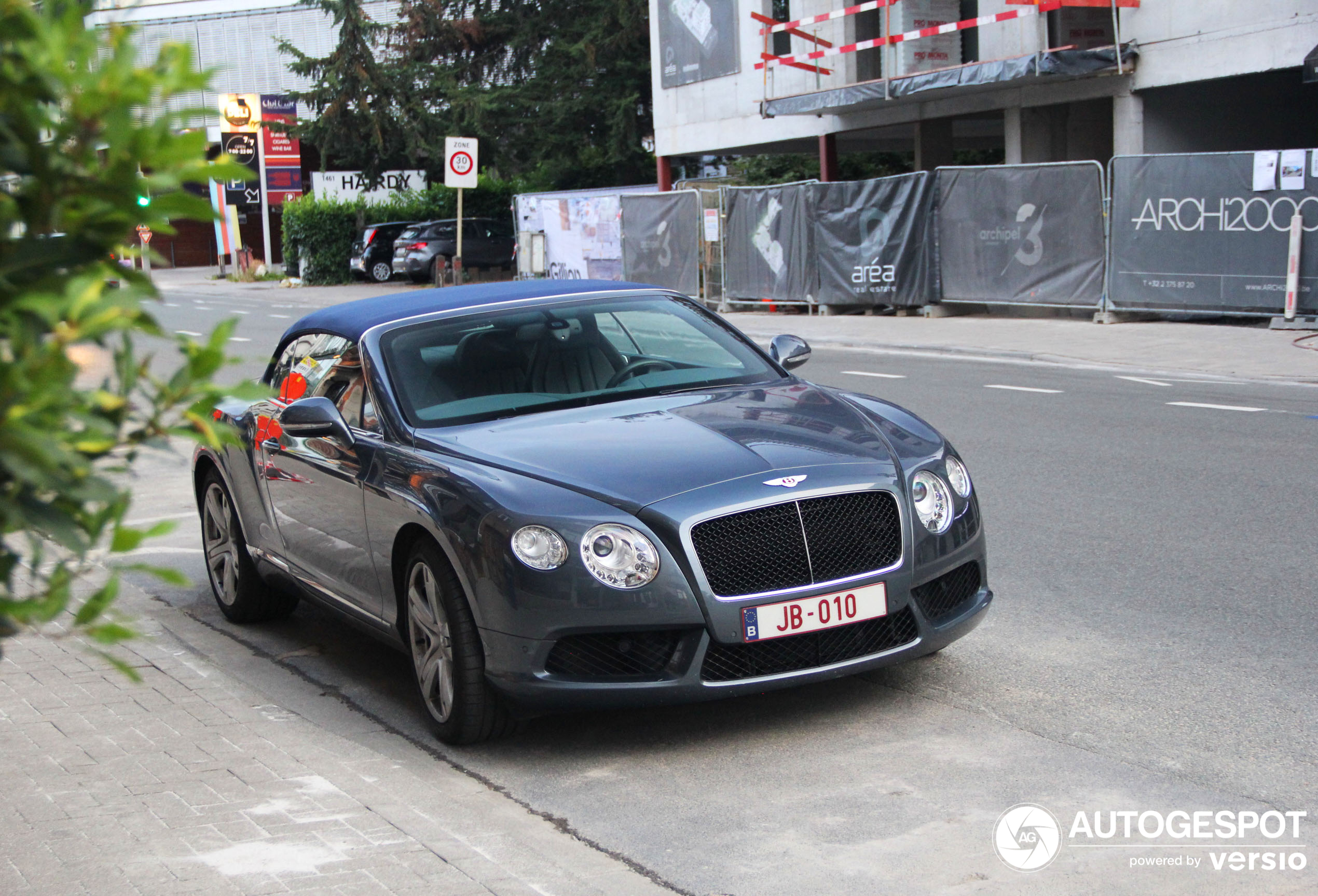 Bentley Continental GTC V8