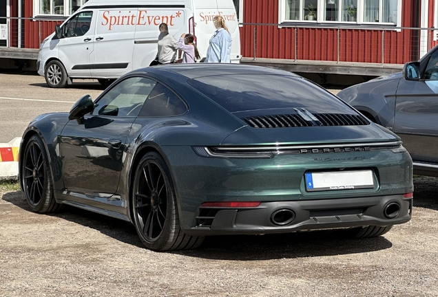 Porsche 992 Carrera 4 GTS