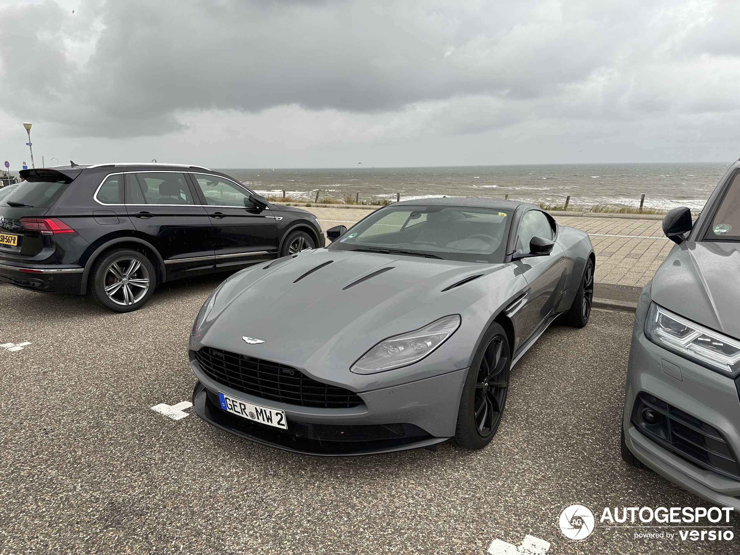 Aston Martin DB11